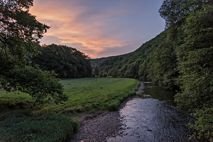 Start und Ziel an der Wied in Waldbreitbach. Foto: Andreas Pacek / Touristik-Verband Wiedtal e.V.
