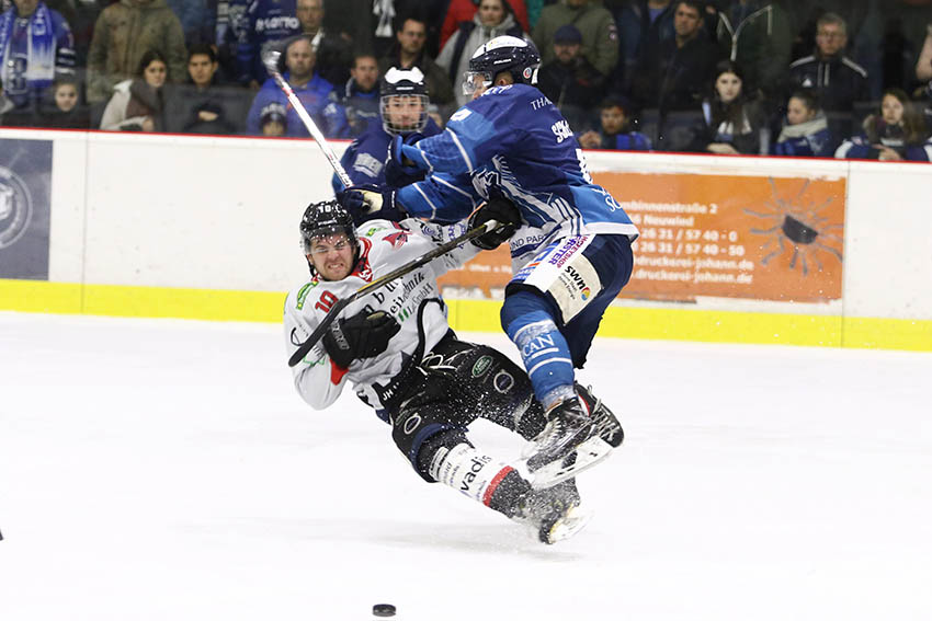 Endstation: Neuwieds Verteidiger und 2:2-Torschtze Dennis Schlicht stoppt EGDL-Angreifer Robert Sokol. Foto: Verein