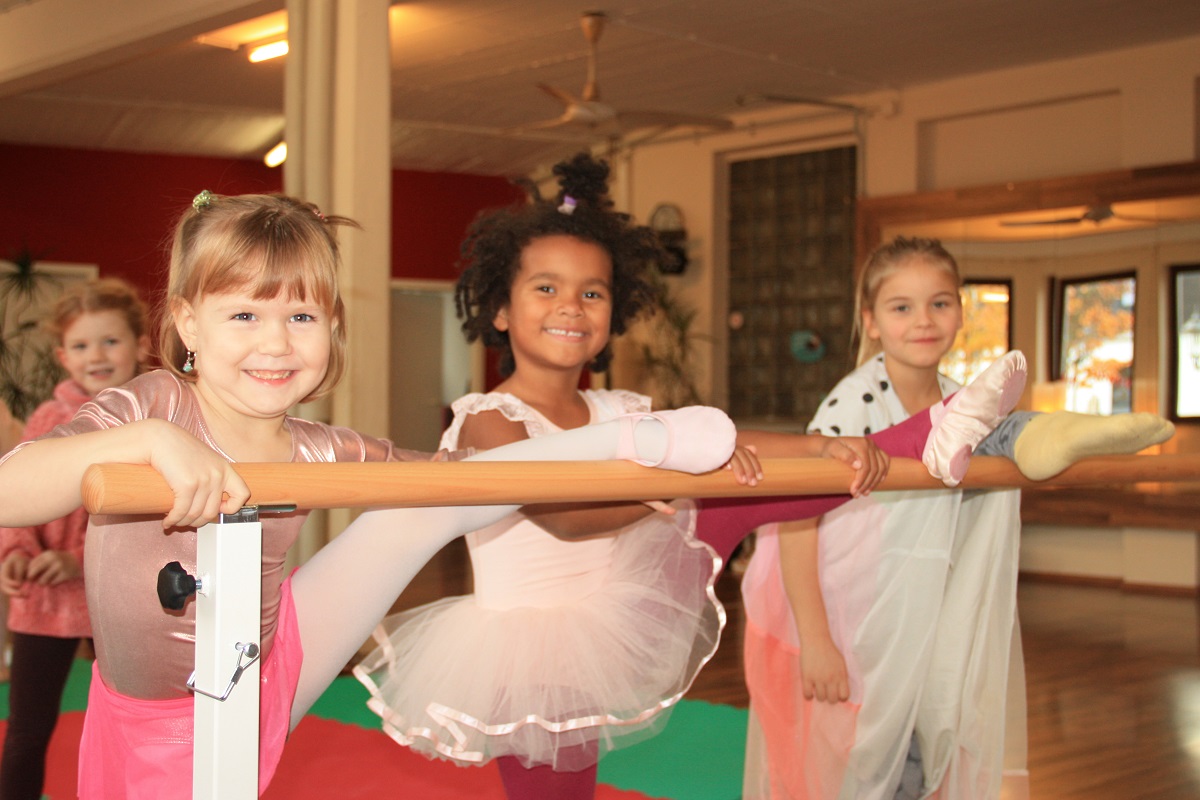Neue Ballett-Stangen sorgen fr strahlende Kinderaugen in Ballett-Kursen