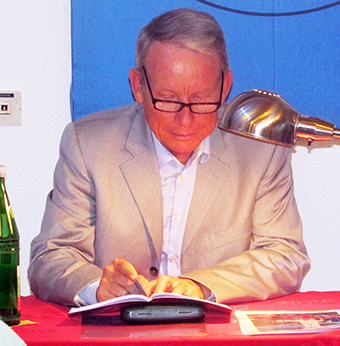 Pfarrer Holger Banse las aus seinem Buch in Hamm. Foto: EB