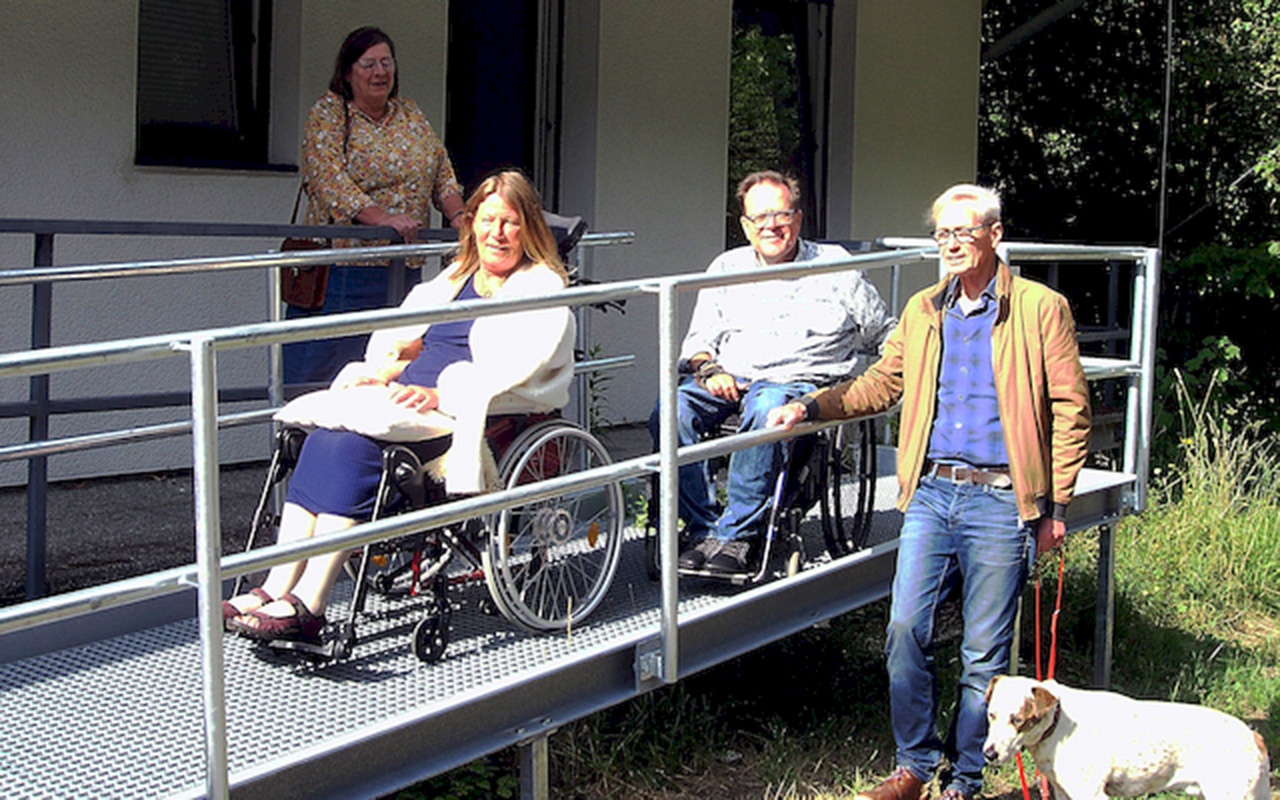 Die Rampe zum Eingang des Kunst- und Kulturzentrums wird von den Gsten geschtzt. (Foto: b-05 Kulturzentrum)