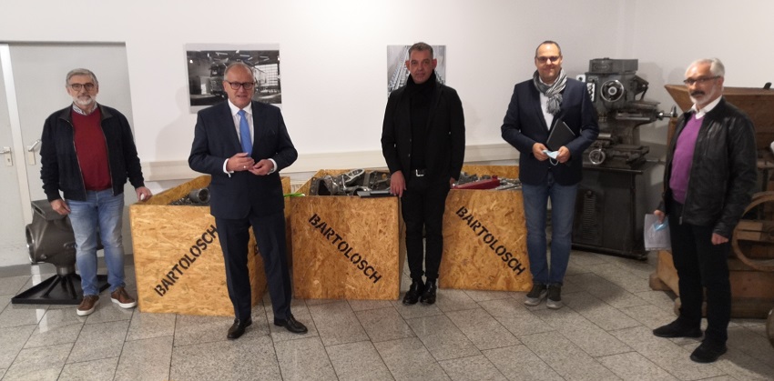 Zu Gast bei Bartolosch in Friedewald (von links): Ortsbrgermeister Karl-Heinz Buhl, Landrat Dr. Peter Enders, Geschftsfhrer Patric Meeth, Christoph Gerigk, Brgermeister Wolfgang Schneider. (Foto: Kreisverwaltung Altenkirchen)