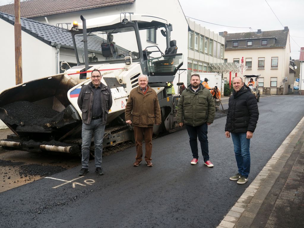 Baumanahmen in der Siegburger Strae vor dem Abschluss