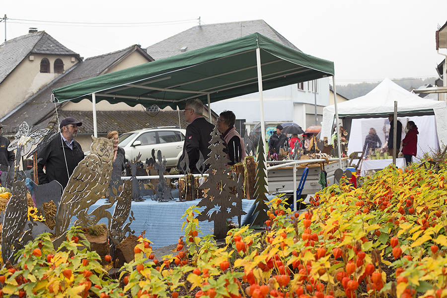 Bunter Bauernmarkt des Kirchspiels Anhausen in Rscheid