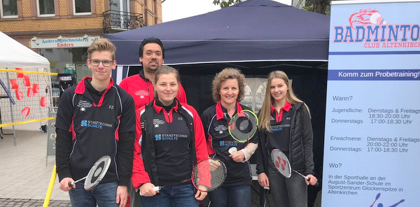 Der BCA prsentierte sich beim Altenkirchener Stadtfest: (von links) Felix Dahm, Nicky Abegunewardene, Annika Kick, Martina Sanner und Nina Fetter. (Foto: BCA)