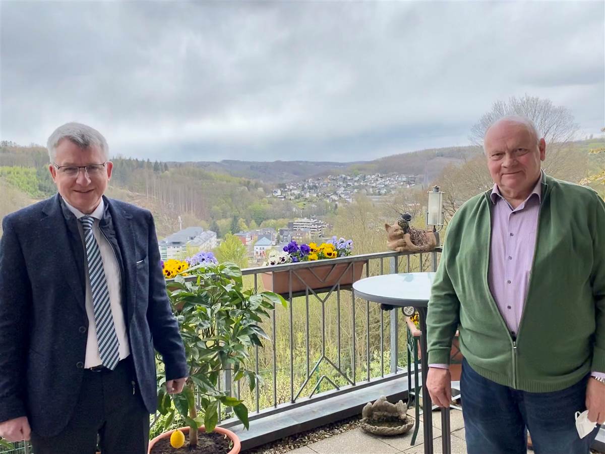 Michael Conrad, CDU-Brgermeisterkandidat fr die Wahl des Brgermeisters am 6. Juni in der Verbandsgemeinde Kirchen traf sich zum Gedankenaustausch mit dem ehemaligen Wirtschaftsfrderer Werner Becker (rechts). (Foto: CDU)