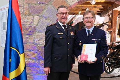 Christoph Becker erhielt Deutsches Feuerwehr-Ehrenkreuz in Gold