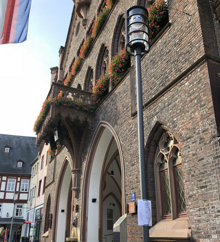 In der Altstadt und entlang der Weserstrae wurden einige Musterleuchten installiert, die der Stadtrat bei einem Rundgang besichtigen wird. Interessierte Brger knnen teilnehmen. (Foto: Verbandsgemeindeverwaltung Montabaur) 