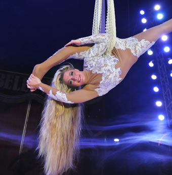 Artisten zeigen ihr Knnen. Fotos: Circus Belly-Wien