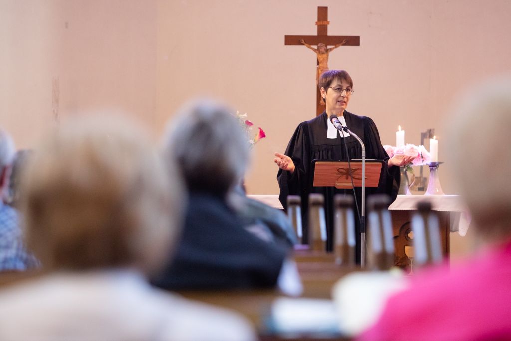 Die neue Prpstin der Propstei Nord-Nassau, Sabine Bertram-Schfer, hat am Wochenende ihren ersten Gottesdienst im Westerwald gehalten: in der Montabaurer Pauluskirche. Foto: Peter Bongard
