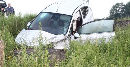 Der Unfall-PKW nach der Kollision. (Foto: Polizei)