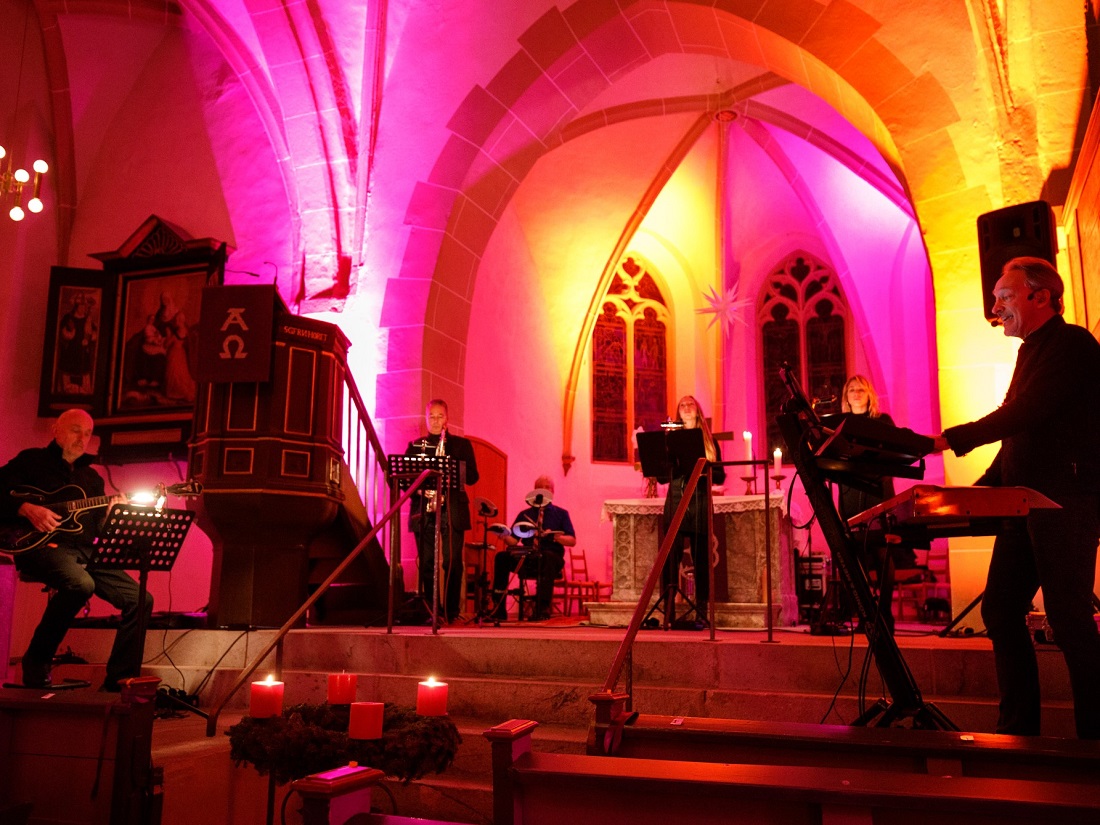 Die Dekanatsband Beziehungsweise bei stimmungsvollem Licht. (Fotoquelle: Evangelisches Dekanat Westerwald)