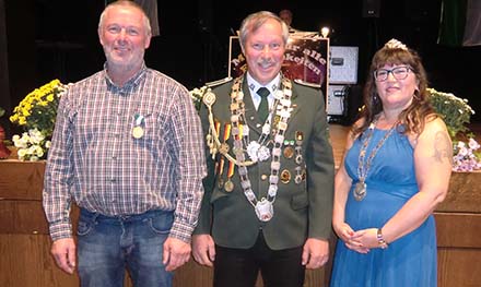 Die Majestten im Bezirk 13.1 (von links): Wolfgang Weber, Uwe Radtke und Michaela Wolter. (Foto: Schtzenbezirk)