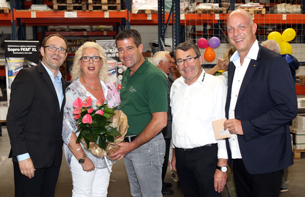 Von links nach rechts: Hans-Heinrich Muss (ehemaliger 2.Vorsitzender ISR), Trudi Saal (3.Vorsitzende ISR), Karsten Klckner (Fliesen Klckner), Helmut Klckner (Fliesen Klckner), Martin Buchholz (1.Vorsitzender ISR). Foto: Elisabeth Klckner