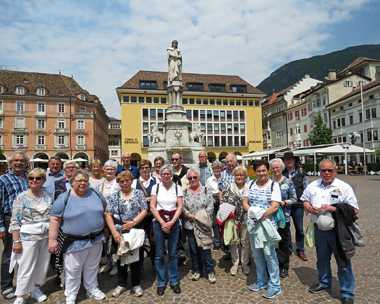 Die Studienreise des BGV bot interessante Orte, hier der Waltherplatz in Bozen. Foto: Verein