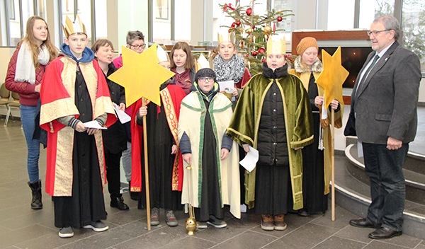 Sternsinger segnen Kreishaus. Foto: Pressestelle der Kreisverwaltung