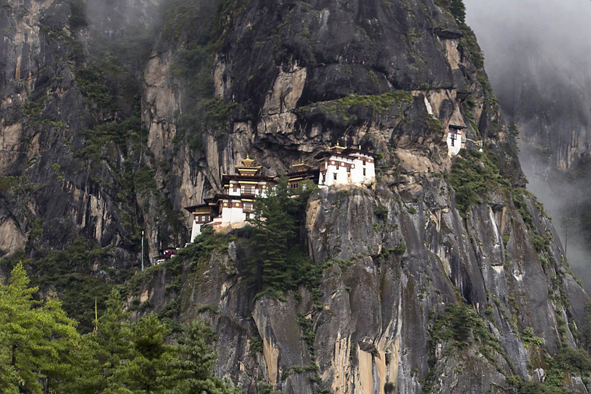 Tigernest-Kloster in Bhutan, dem Land mit dem hchsten Bruttosozialglck. Fotos: Wolfgang Tischler