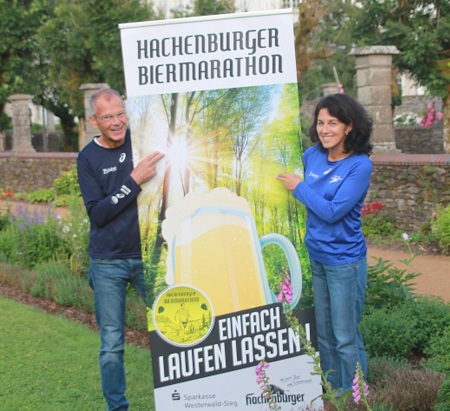 Die beiden Hachenburger Marathonlufer Sabine Schneider und Reinhold Krmer sind die Initiatoren des Biermarathons. (Foto: privat)