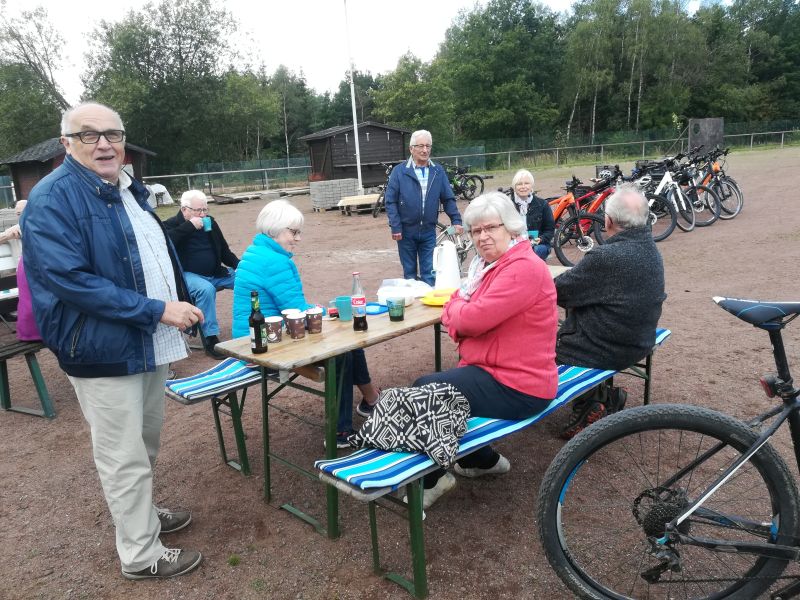 Fahrradgottesdienst am Neunkhuser Sportplatz. Foto: Rdiger Stein