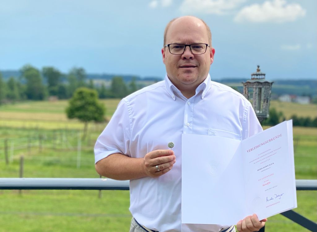 Bjrn Flick mit Ehrennadel des Landes Rheinland-Pfalz. Foto: privat