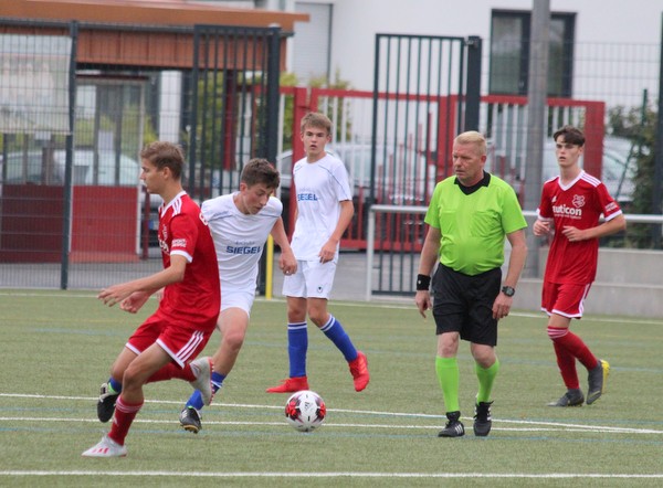 Luca Schmidt kurz vor Spielende bei seiner Ausgleichschance. (Foto: JSG Wisserland)