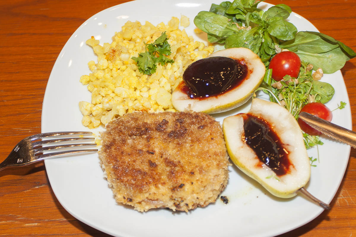 Gebackener Rauchkse mit gefllter Birne und Curry-Blumenkohl-Reis