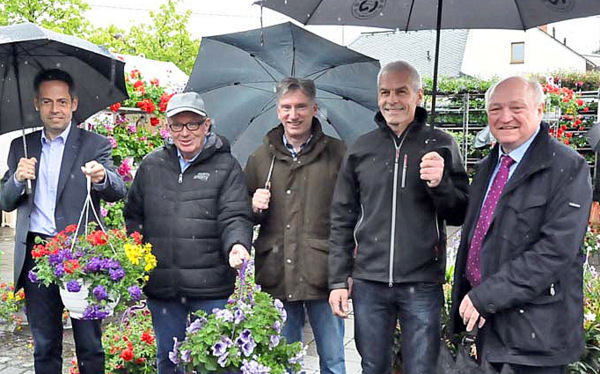 Westerwlder Blumenmarkt war trotz widrigen Wetters ein Erfolg