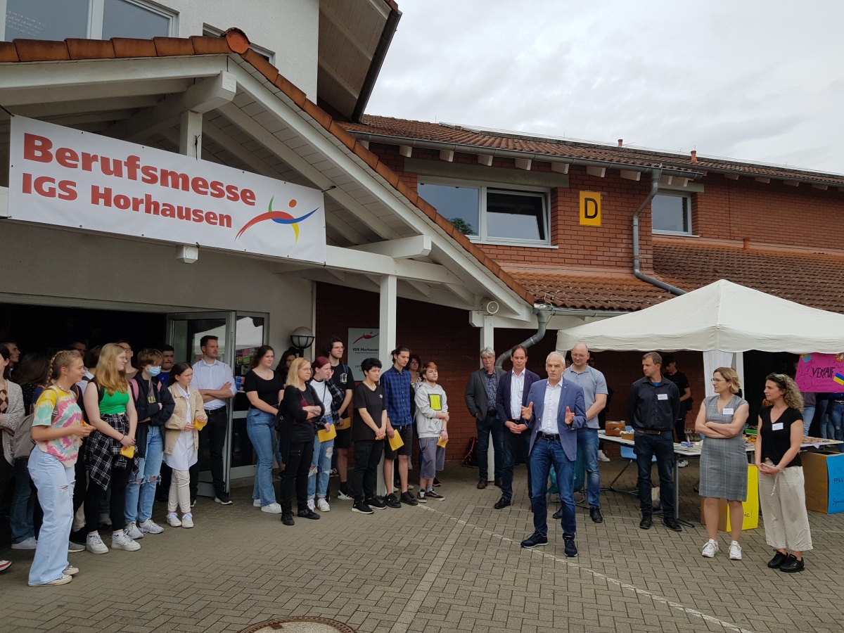 An der IGS Horhausen fand nun erstmals eine Berufswahlmesse für die Schüler der Oberstufe statt. (Fotos: Schule)