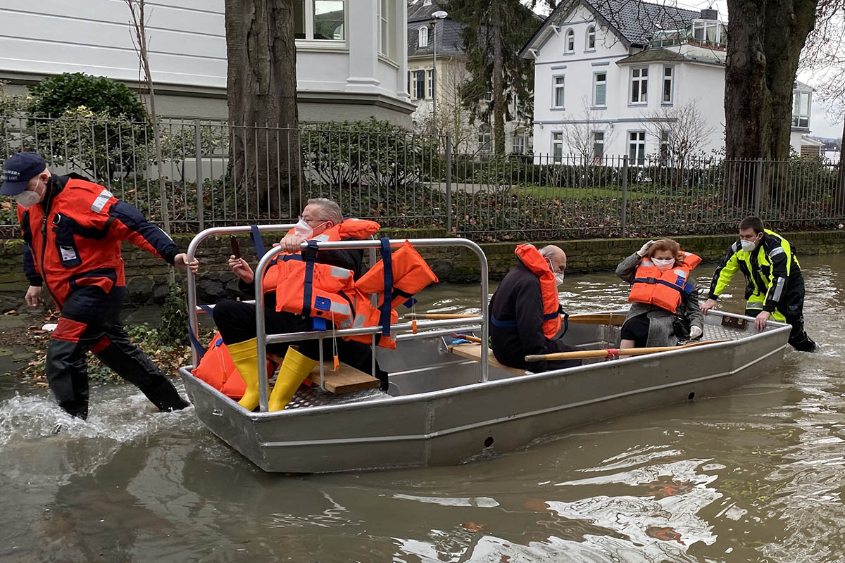 Hochwasser: Mit dem Btchen ins Impfzentrum 