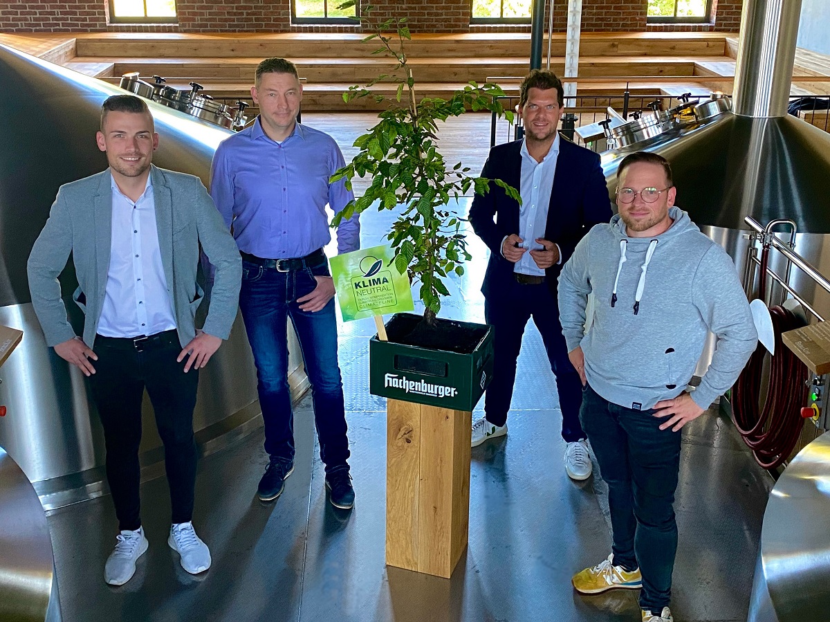 (v.l.) Sven Bernhard (Projektleiter Klimaneutral), Maik Grn (Leiter der Brautechnik), Jens Geimer (Geschftsfhrender Gesellschafter), Florian Wisser (Leitung Abflltechnik) (Fotoquelle: Westerwald-Brauerei)