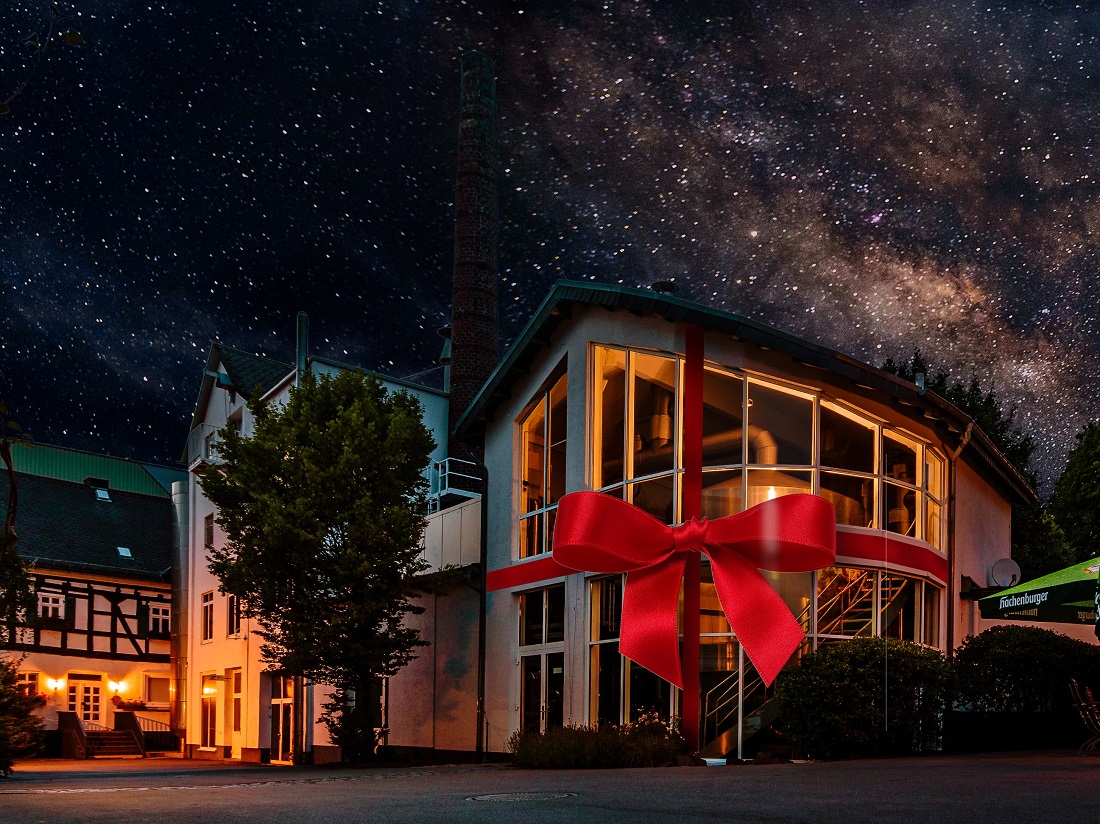 Die Brauerei mit Schleifchen. (Quelle: Westerwald-Brauerei)