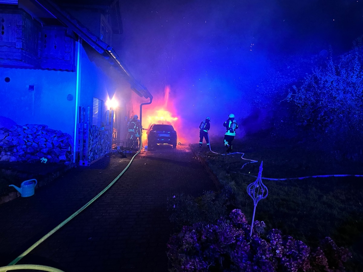 Stockum-Püschen: Garagenbrand greift auf Wohnhaus über