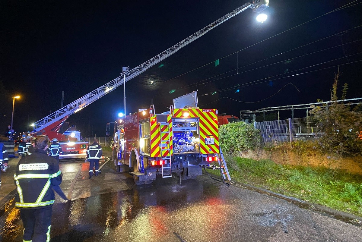 AKTUALISIERT : Polizei ermittelt nach Gterwagenbrand in Rheinbrohl 