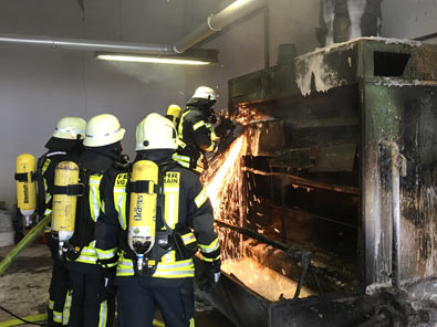 Lackieranlage in einer Holzwarenfabrik geriet in Brand