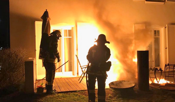 Der Brand auf der Terrasse wurde von der Hammer Wehr gelscht. (Foto: Feuerwehr Hamm)