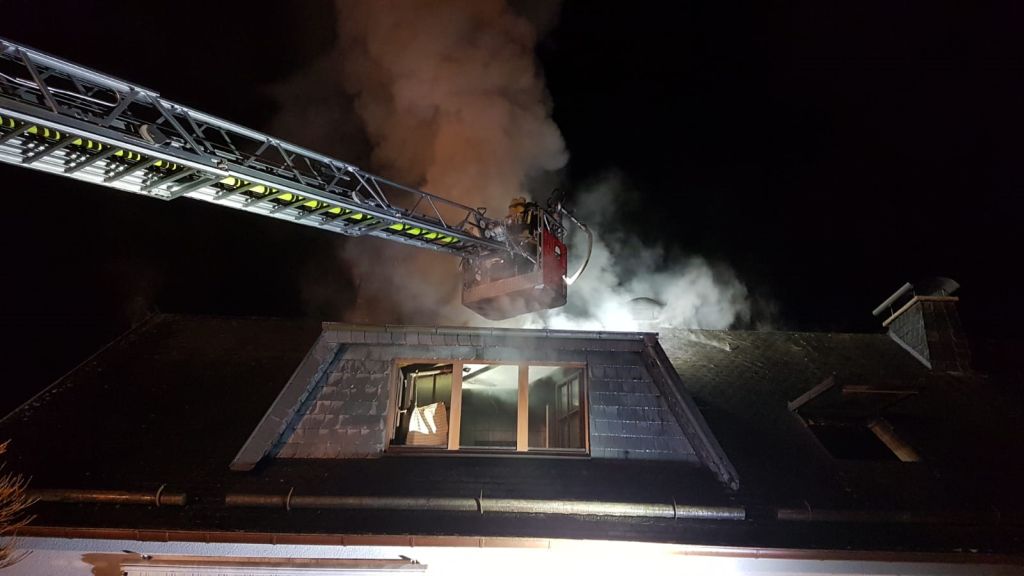 Nchtlicher Wohnhausbrand in Seck