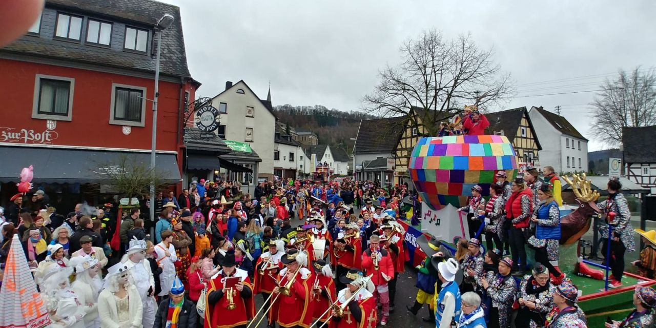 Rosenmontag 2020: Zugauflsung in Waldbreitbach. Fotos: KG Brave Jonge 