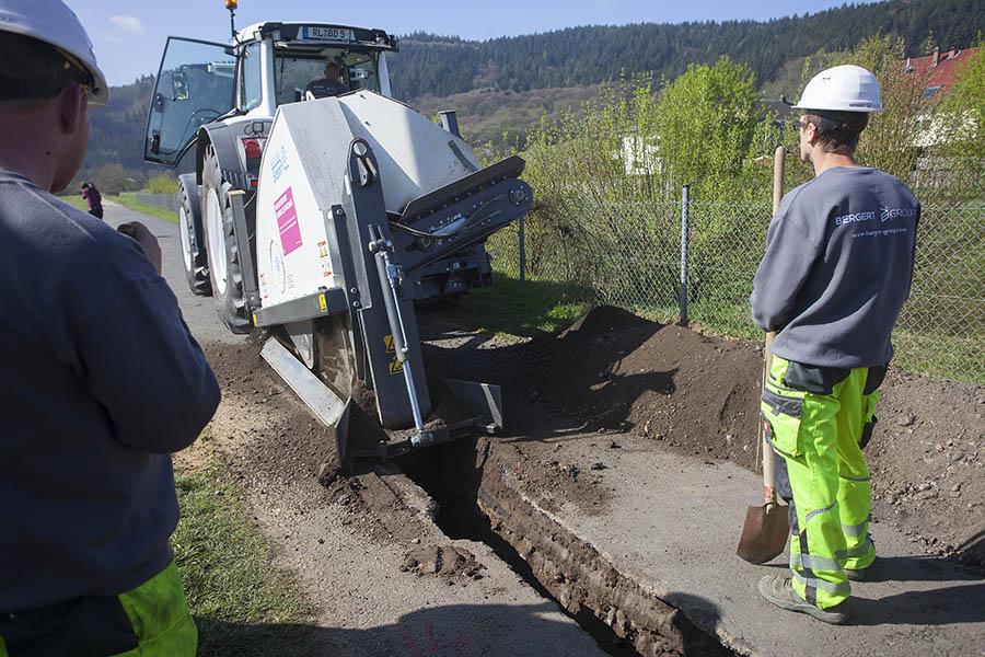 Mit moderner Technik wird der Breitbandausbau vollzogen. Fotos: Wolfgang Tischler