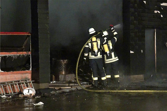 In Silvesternacht brennt Lagerhalle in Luckenbach nieder