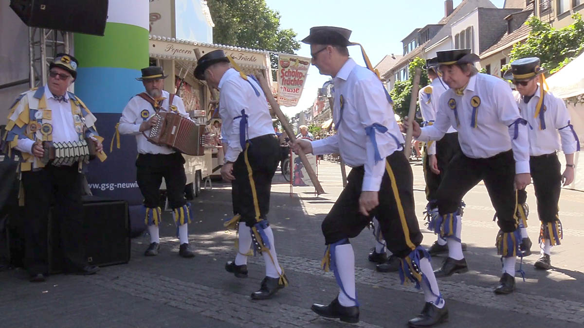 Morris Men aus Bromley auf dem Deichstadtfest Neuwied. Archivfoto: Wolfgang Tischler