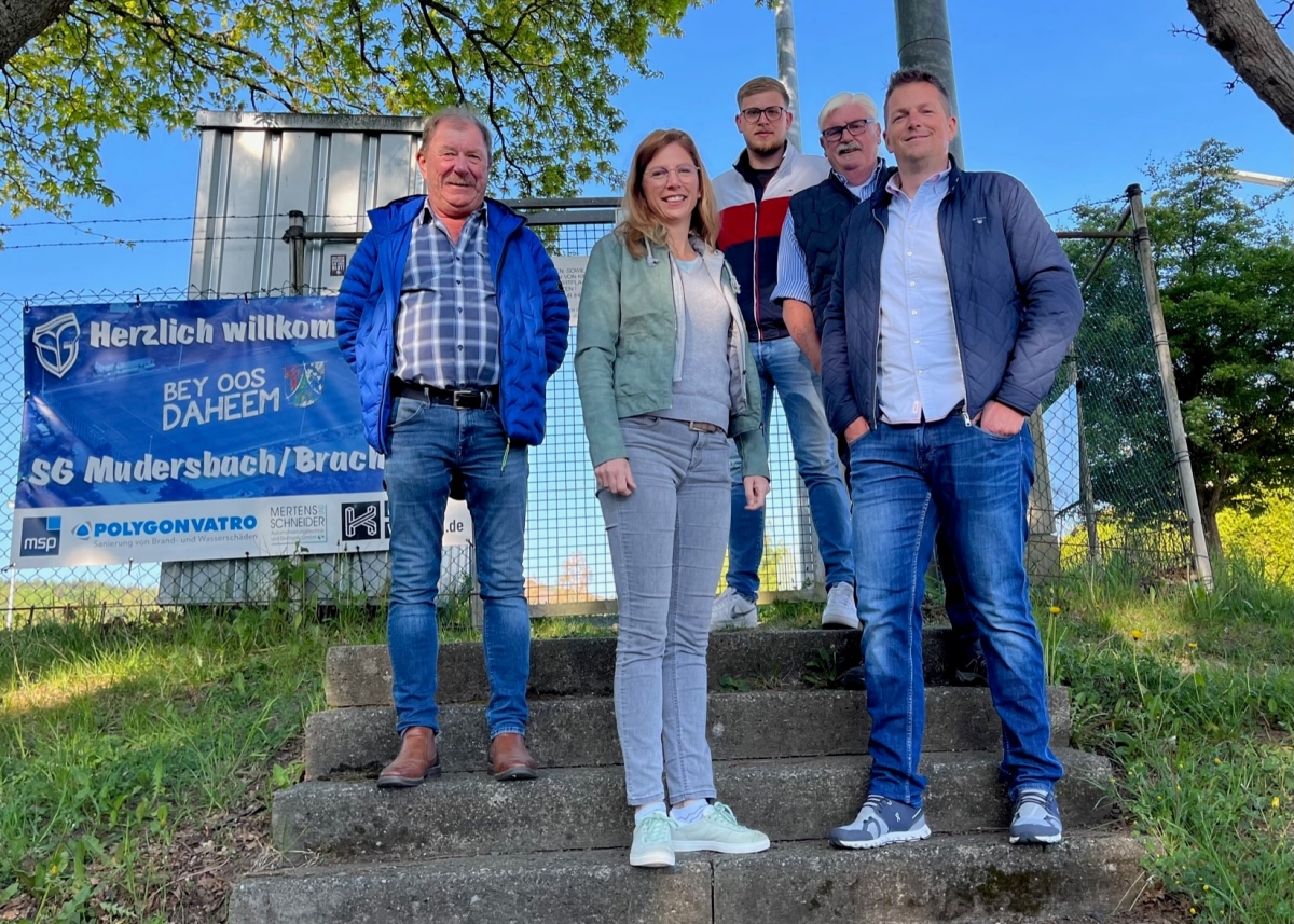 Sabine Btzing-Lichtenthler war auf Tour in Brachbach und wurde dabei unter anderem von Ortsbrgermeister Steffen Kappes begleitet. (Foto: Wahlkreisbro)