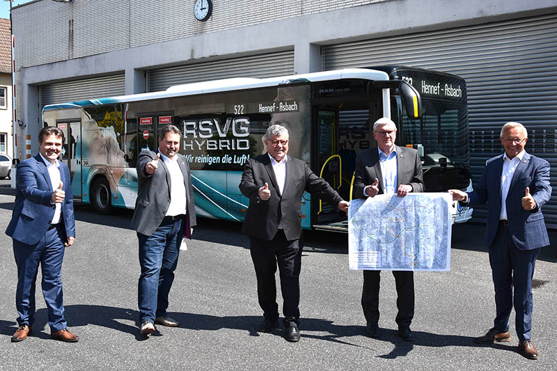 Von links: Landrat Achim Hallerbach, Landrat Sebastian Schuster,  1.Kreisbeigeordneter Michael Mahlert, Brgermeister Michael Christ und der Geschftsfhrer der RSVG, Volker Otto. Foto: Kreisverwaltung