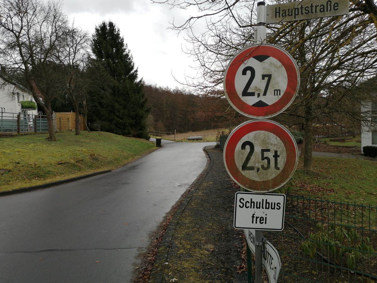 Linienbusse auf schmalem Wirtschaftsweg: Das Aus nach den Sommerferien