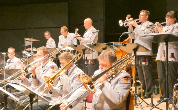 Fetziger Sound war angesagt beim Konzert der Big Band des Heeresmusikkorps Koblenz in Betzdorf. (Foto: GRI) 