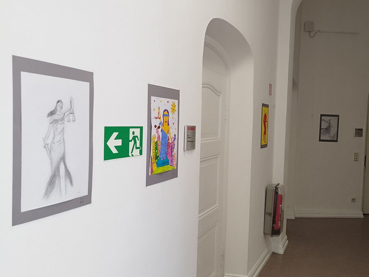 Justitia-Bilder zur Ausstellung (alle Fotos: R. Tries, Pressestelle AG MT)