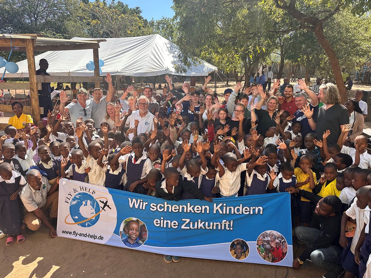 Sechs neue FLY & HELP-Schulen in Malawi: Bildungsmission mit Reiner Meutsch und Wolfgang Trepper
