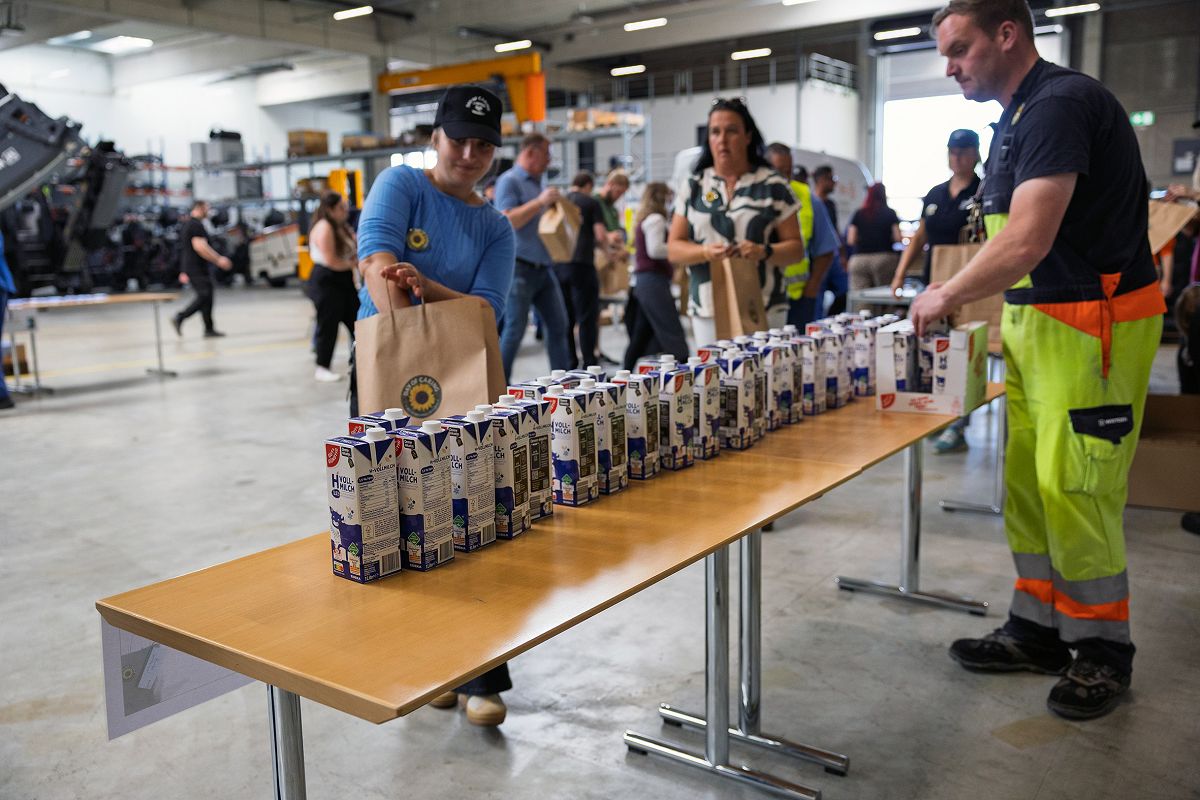 Windhagen: Day of Caring  Wirtgen Group untersttzt Tafeln mit 3.150 Lebensmitteltten