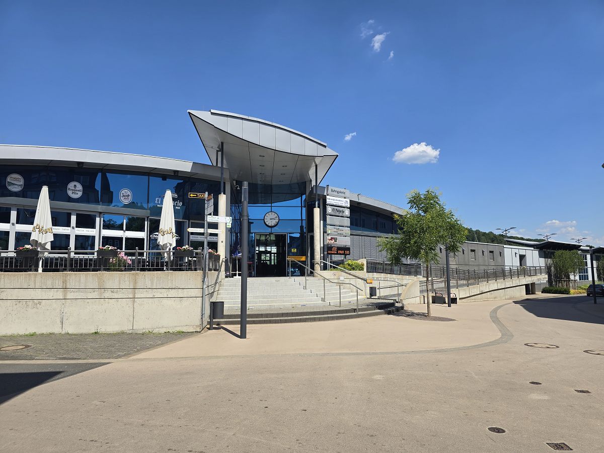 Hoffnung auf Entlastung bei den Unterhaltskosten des RegioBahnhofes  Gesprche mit der Bahn und dem SPNV Nord finden zurzeit statt. (Foto: Verbandsgemeindeverwaltung / Michael Heinze)