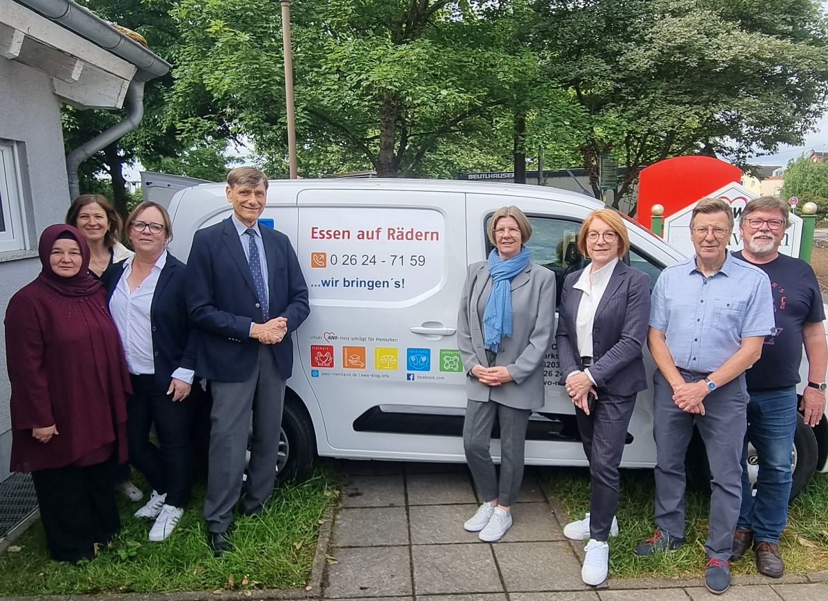 v.l.n.r.: Fatma Edikyakan, Susanne Blank, Claudia Jakob, Dr. Johann Christian Meier, Cordula Simmons, Claudia Altwasser, Ralf Blank, Andreas Erdmann. (Fotos: AWO Hhr-Grenzhausen)