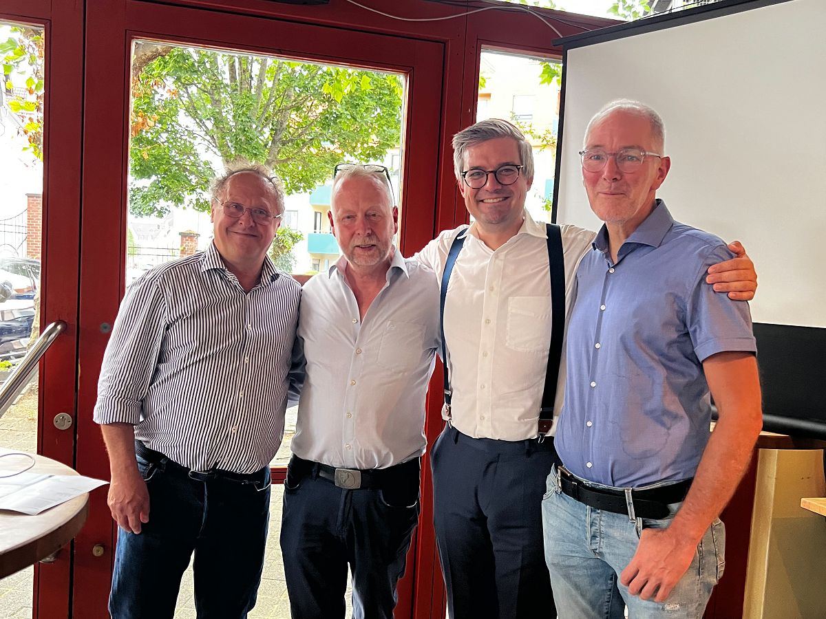 v.l.: Dr. Claus Schneider, Prof. Jens Standop, Dr. Clemens Schotten, Dr. Knut Schfer (Foto: Petra Kober)